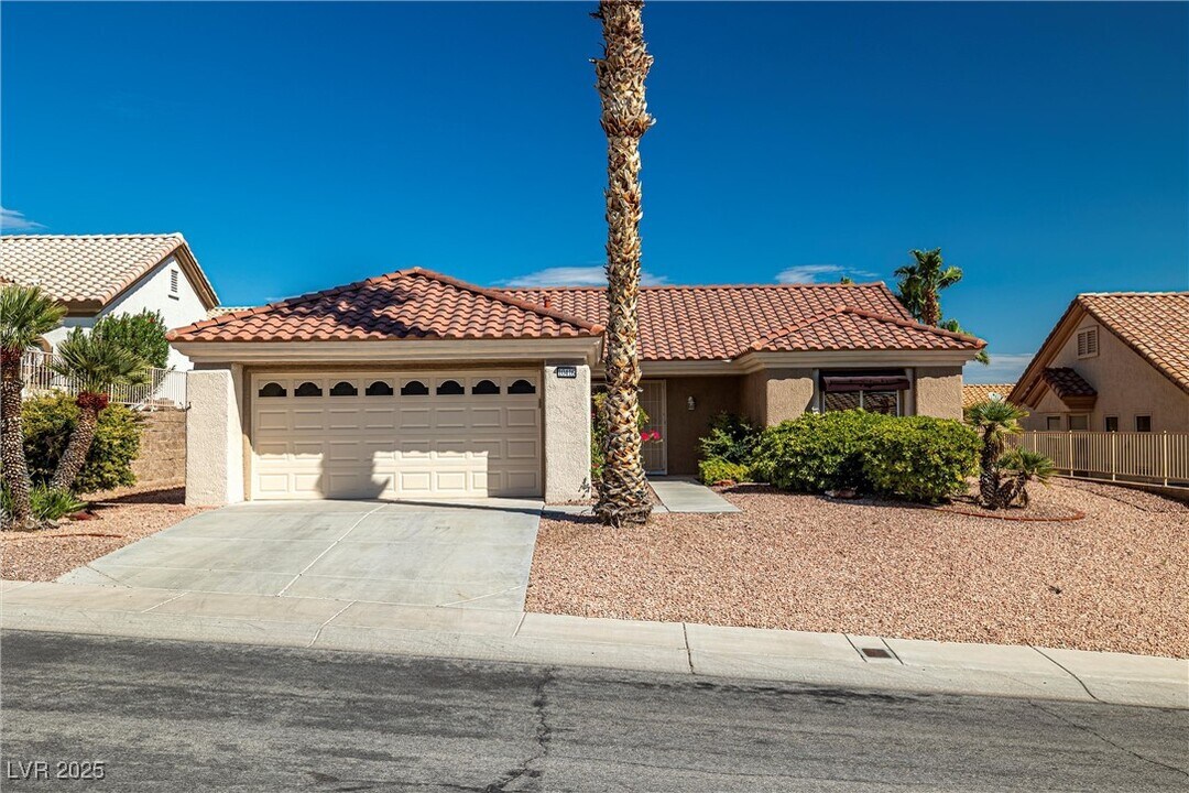 10416 W Linfield Pl in Las Vegas, NV - Building Photo