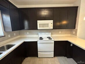 18 Valeria St in Edinburg, TX - Building Photo - Building Photo