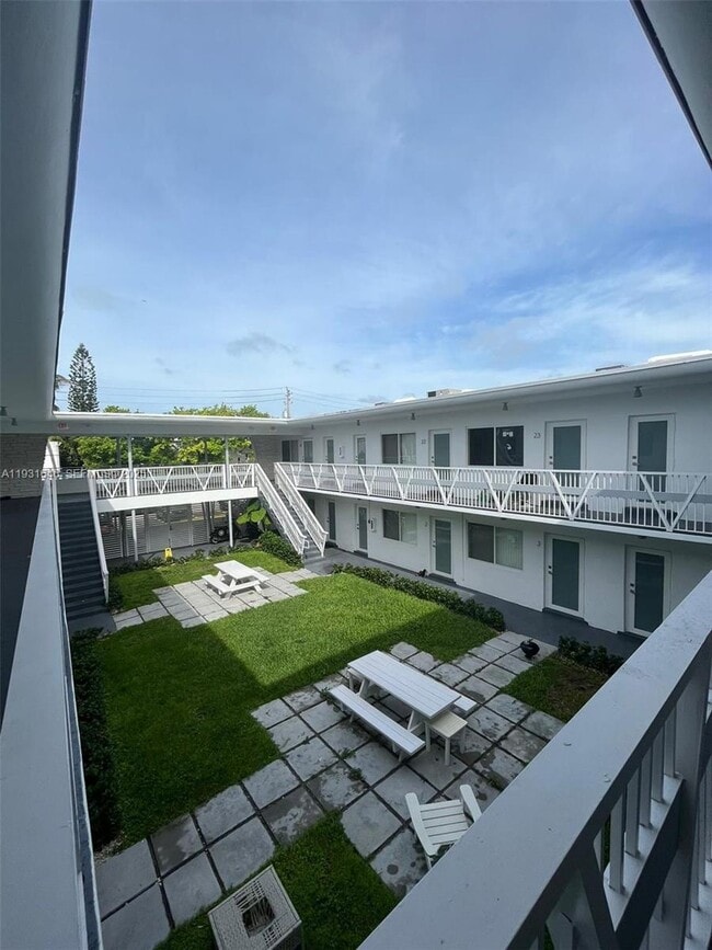7291 Gary Ave in Miami Beach, FL - Foto de edificio - Building Photo