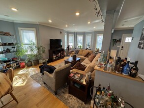 15 Orchard St, Unit 2 in Cambridge, MA - Foto de edificio - Building Photo