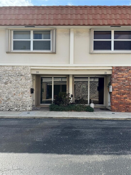 5555 N Ocean Blvd in Lauderdale-by-the-Sea, FL - Building Photo
