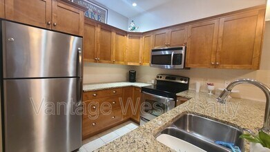 1990 Upper Sundance Dr in West Kelowna, BC - Building Photo - Building Photo