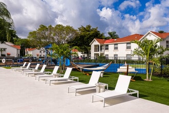 Savannah Place Apartments in Boca Raton, FL - Building Photo - Building Photo