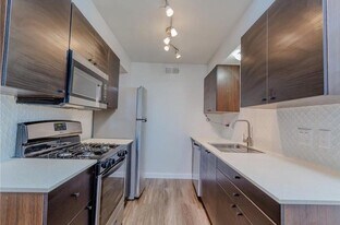 7945 Gault St in Austin, TX - Building Photo