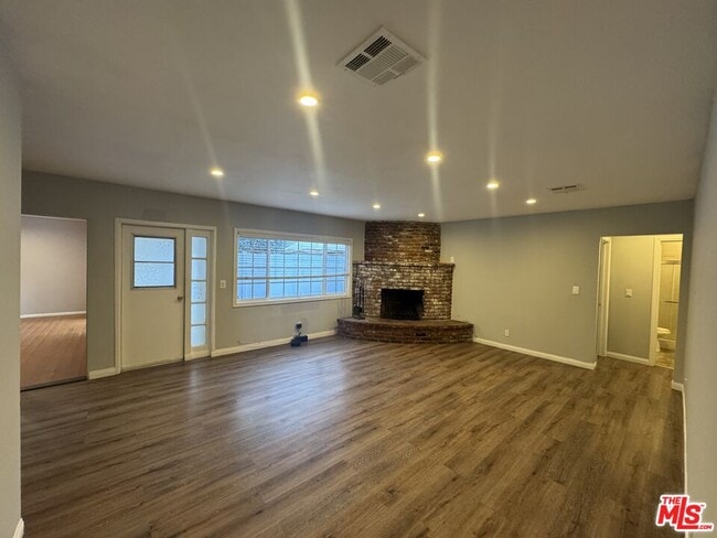 property at 6303 Vicland Pl