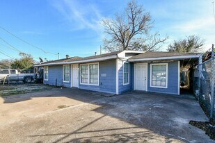 8308 John St in Houston, TX - Building Photo