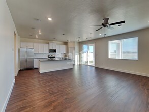 6550 Spriggel St in Meridian, ID - Building Photo - Building Photo