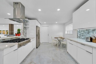 200 N Hibiscus Dr in Miami Beach, FL - Building Photo - Building Photo