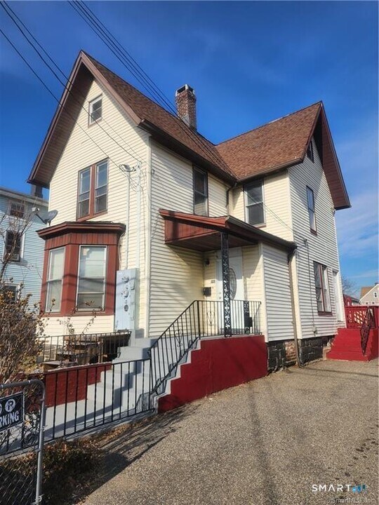 141 Hicks St in Bridgeport, CT - Building Photo