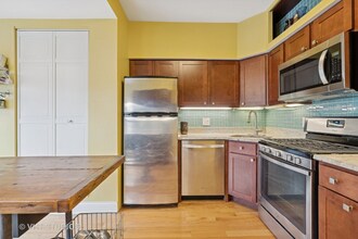 1837 W Eddy St in Chicago, IL - Building Photo - Building Photo
