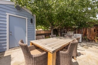 244 N Emerson Ave in Wenatchee, WA - Foto de edificio - Building Photo