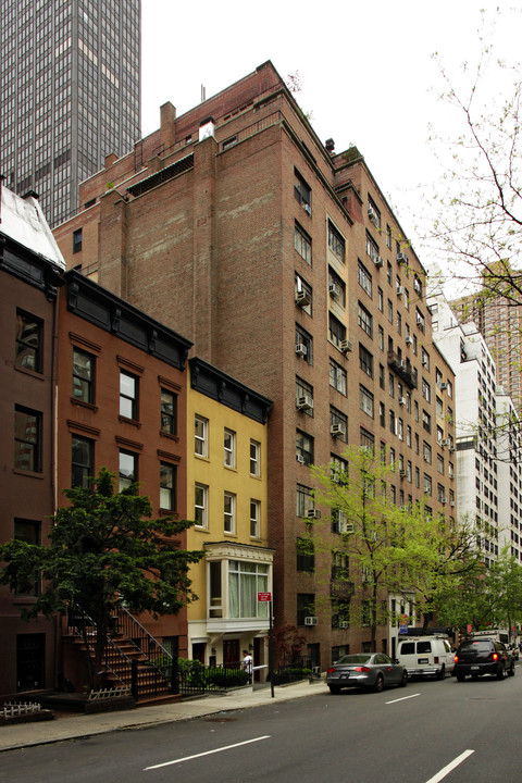 137 E 38th St in New York, NY - Building Photo