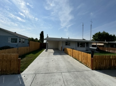 609 S Ctr St in Rupert, ID - Foto de edificio - Building Photo