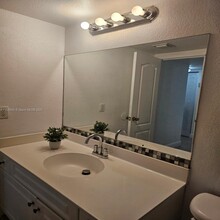 4810 NW 79th Ave in Doral, FL - Building Photo - Building Photo