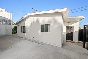 1642 S Crest Dr in Los Angeles, CA - Building Photo