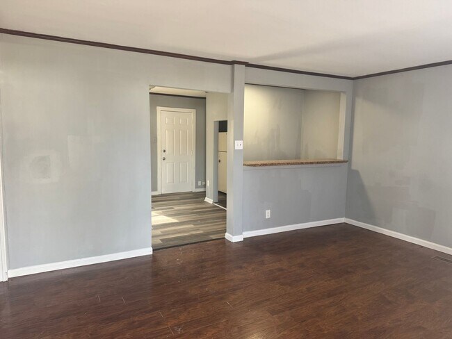 Charming 3BR/1BA Ranch in Martindale-Brightwood Neighborhood in Indianapolis, IN - Foto de edificio - Building Photo