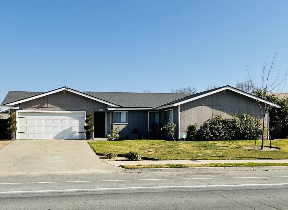 1509 University Ave in Hanford, CA - Building Photo