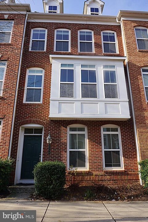 9536 Canonbury Square in Fairfax, VA - Building Photo