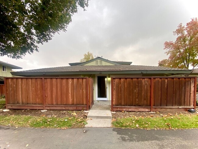 5575 Magnolia Terrace