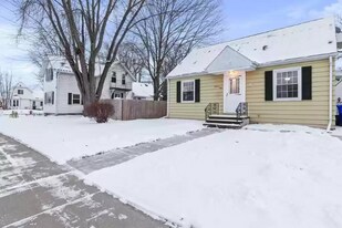 705 Draper St in Kaukauna, WI - Building Photo