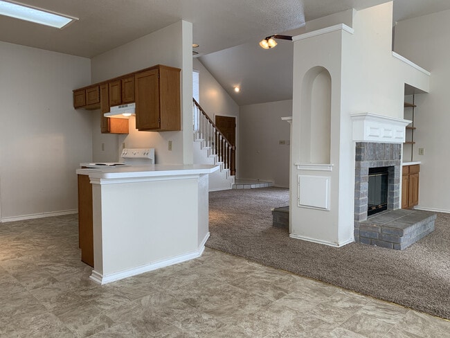 5862 Spring Crossing in San Antonio, TX - Building Photo - Building Photo