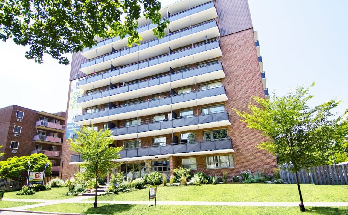 Mapleview Manor in Sarnia, ON - Foto de edificio