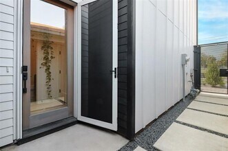 4930 Santa Fe Ave in Dallas, TX - Building Photo - Building Photo