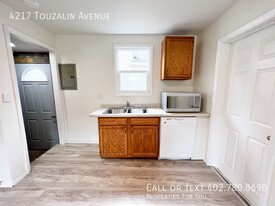 4217 Touzalin Ave in Lincoln, NE - Building Photo - Building Photo