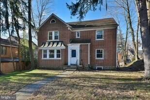 8106 Cadwalader Ave in Elkins Park, PA - Building Photo
