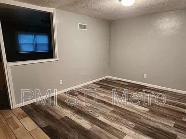 9713 Dennis Dr in St. Louis, MO - Building Photo - Building Photo