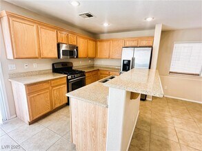 6483 E Carolina Dew Ct in Las Vegas, NV - Foto de edificio - Building Photo