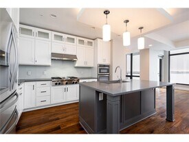 2622 W Lake St in Minneapolis, MN - Building Photo