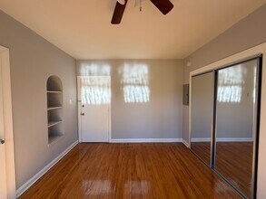 6956 N Ashland Ave in Chicago, IL - Building Photo - Building Photo