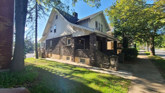 626 W College Ave in State College, PA - Building Photo - Building Photo