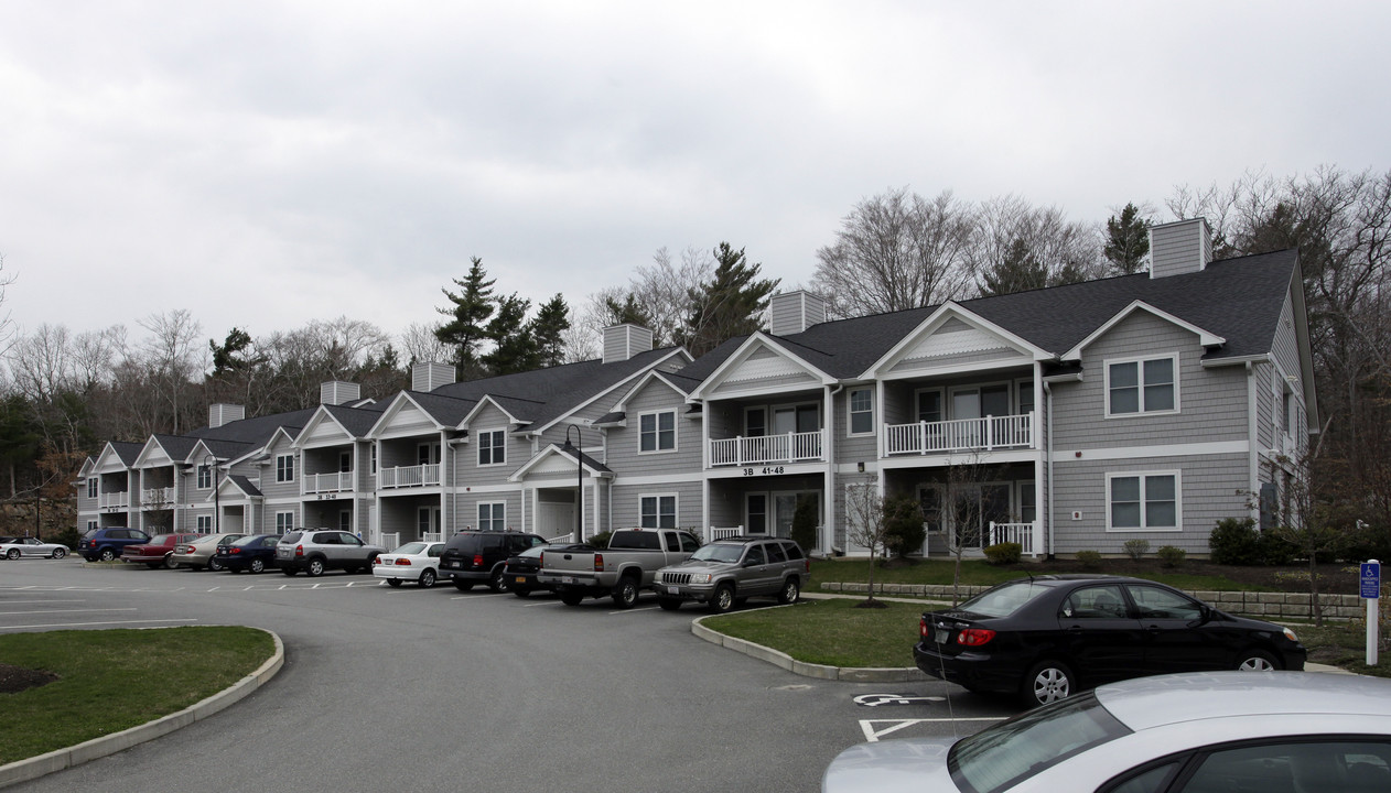 Ledgewood Commons in North Dartmouth, MA - Foto de edificio