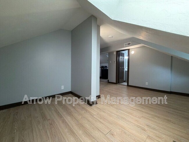 2400 R St in Lincoln, NE - Foto de edificio - Building Photo
