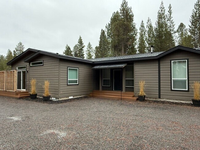 17069 Norwalk Rd in Bend, OR - Building Photo - Building Photo