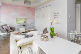 460 Adelaide St E in Toronto, ON - Building Photo - Building Photo
