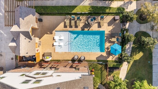 2762 Yellow Jasmine Ln in Dallas, TX - Building Photo - Building Photo
