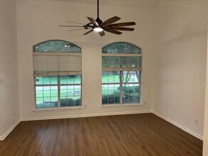 562 Mercer St in Grand Prairie, TX - Building Photo - Building Photo