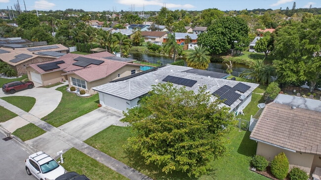 6661 NW 23rd St in Margate, FL - Building Photo - Building Photo