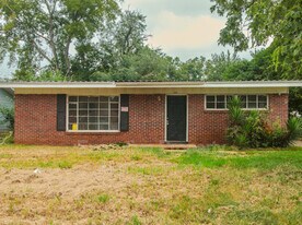 1628 Collier Dr in Midfield, AL - Building Photo