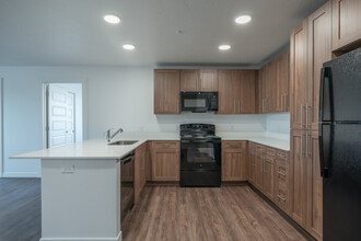 Black Feather Apartments in Idaho Falls, ID - Building Photo - Building Photo