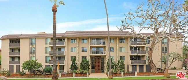 property at 809 S Bundy Dr