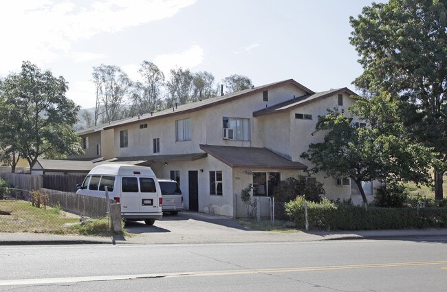 9006-9012 Avocado St in Spring Valley, CA - Building Photo - Building Photo