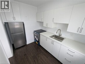849 Brant St in Burlington, ON - Building Photo - Building Photo