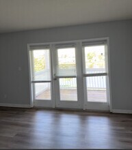 215 Seahorse Dr SE, Unit C in St. Petersburg, FL - Building Photo - Building Photo