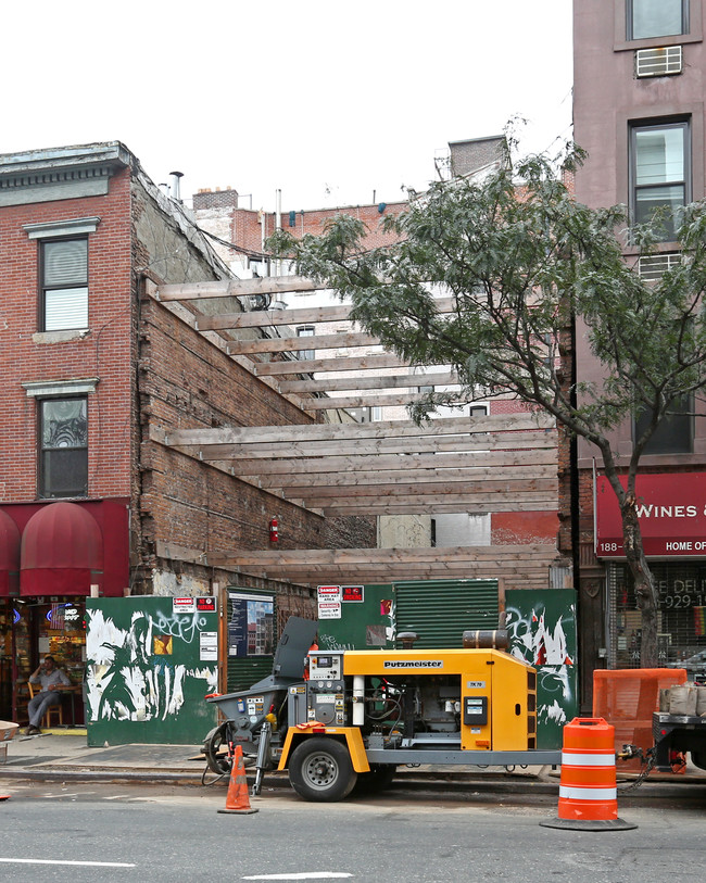 192 8th Ave in New York, NY - Building Photo - Building Photo