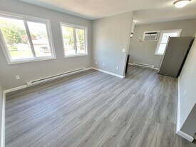 1301 Iowa Ave SE, Unit D in Huron, SD - Building Photo