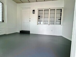 1928 Wilson St, Unit 1 in Hollywood, FL - Foto de edificio - Building Photo